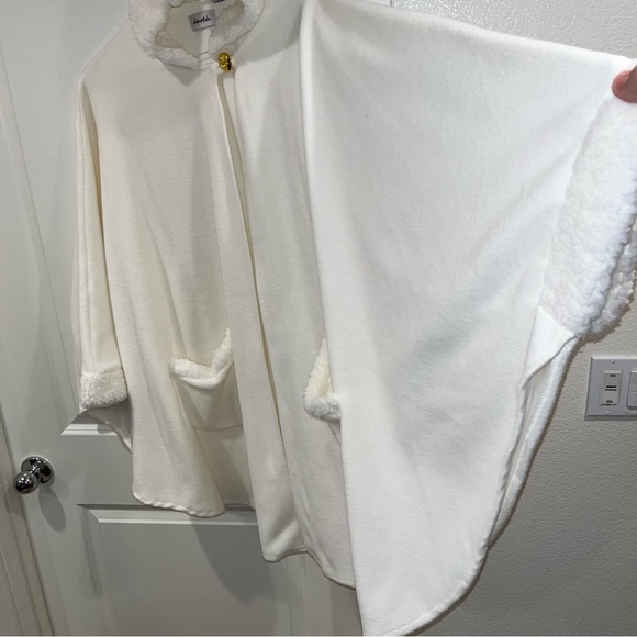 Le Moda Ladies Sherpa Trim Hooded Wrap Winter Collection One Size poncho cream - Picture 9 of 10